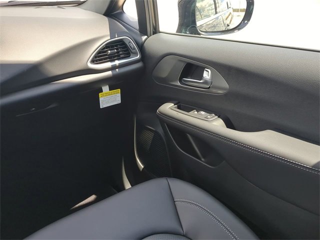 New 2026 Chrysler Voyager LX image 20