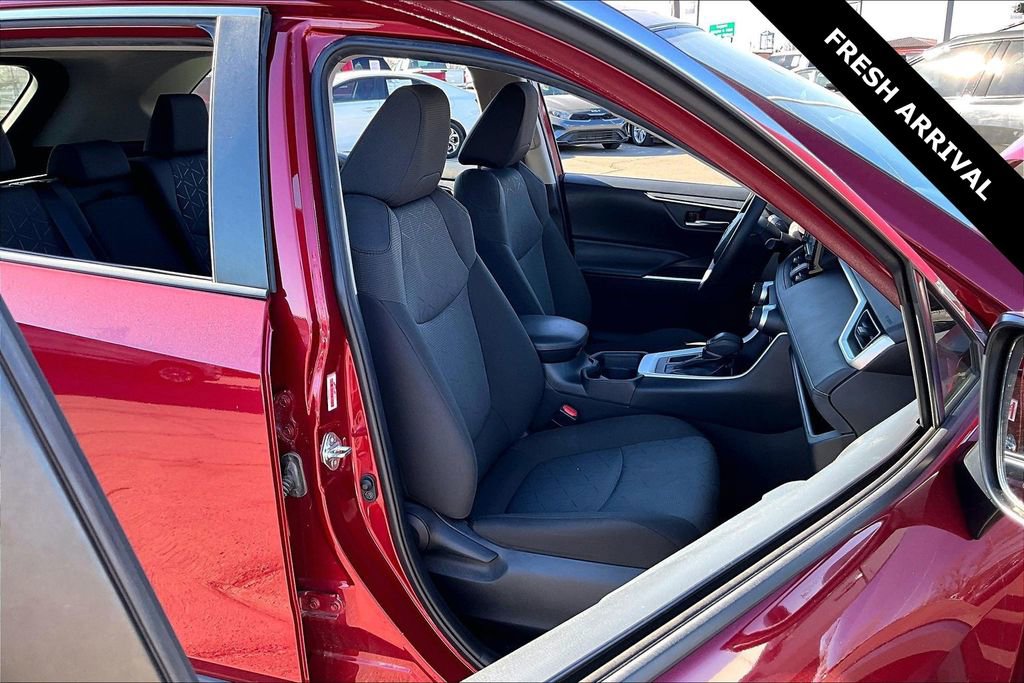 Used 2021 Toyota RAV4 XLE image 27
