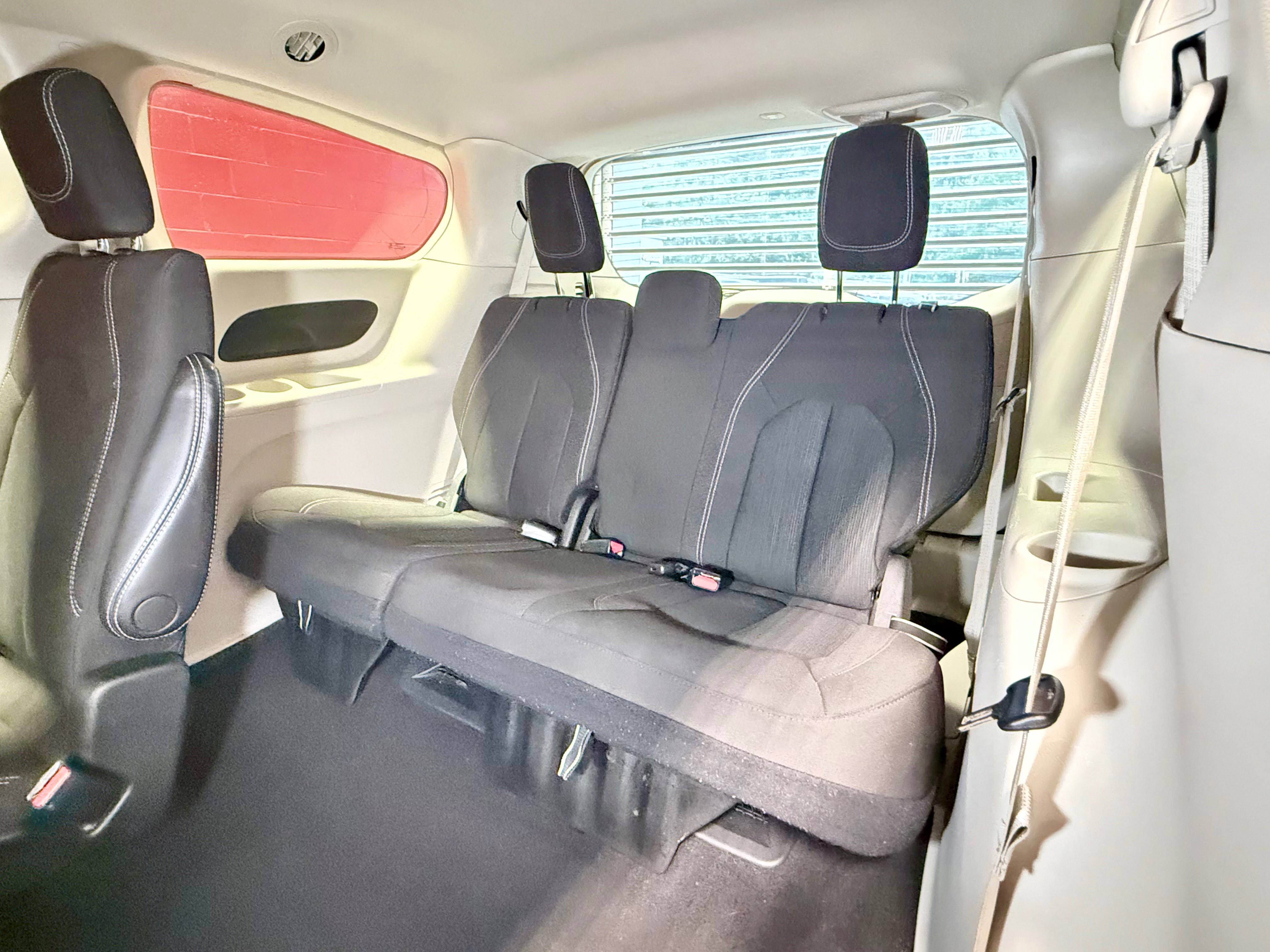 Used 2023 Chrysler Voyager LX FWD image 34