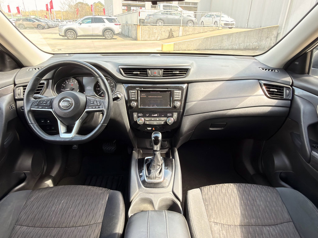 Used 2018 Nissan Rogue SV w/ Premium Package image 12