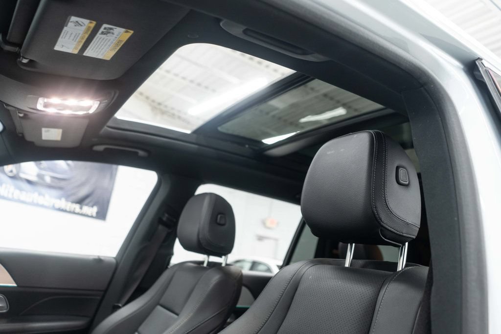 Used 2025 Mercedes-Benz GLS 450 4MATIC image 7