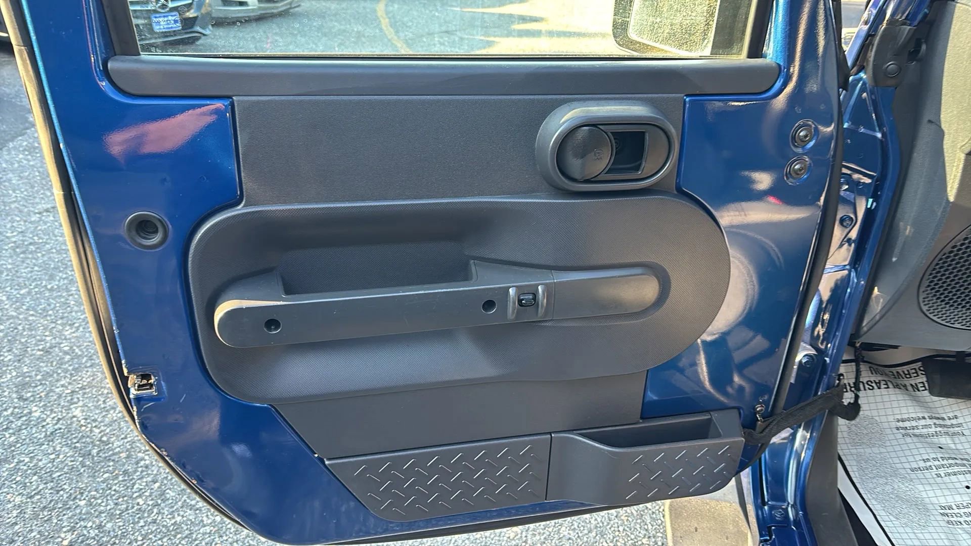 Used 2009 Jeep Wrangler Unlimited Sahara w/ Dual Top Group image 9