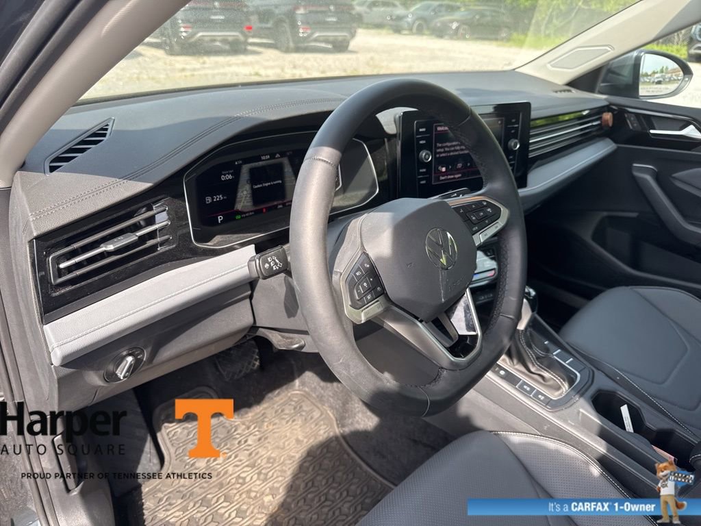 Used 2025 Volkswagen Jetta SEL image 14