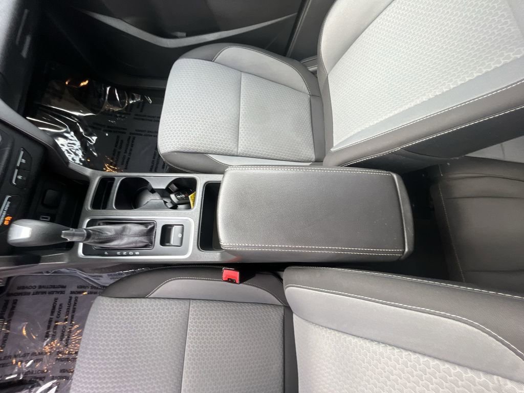 Used 2017 Ford Escape SE w/ Equipment Group 201A FWD image 21