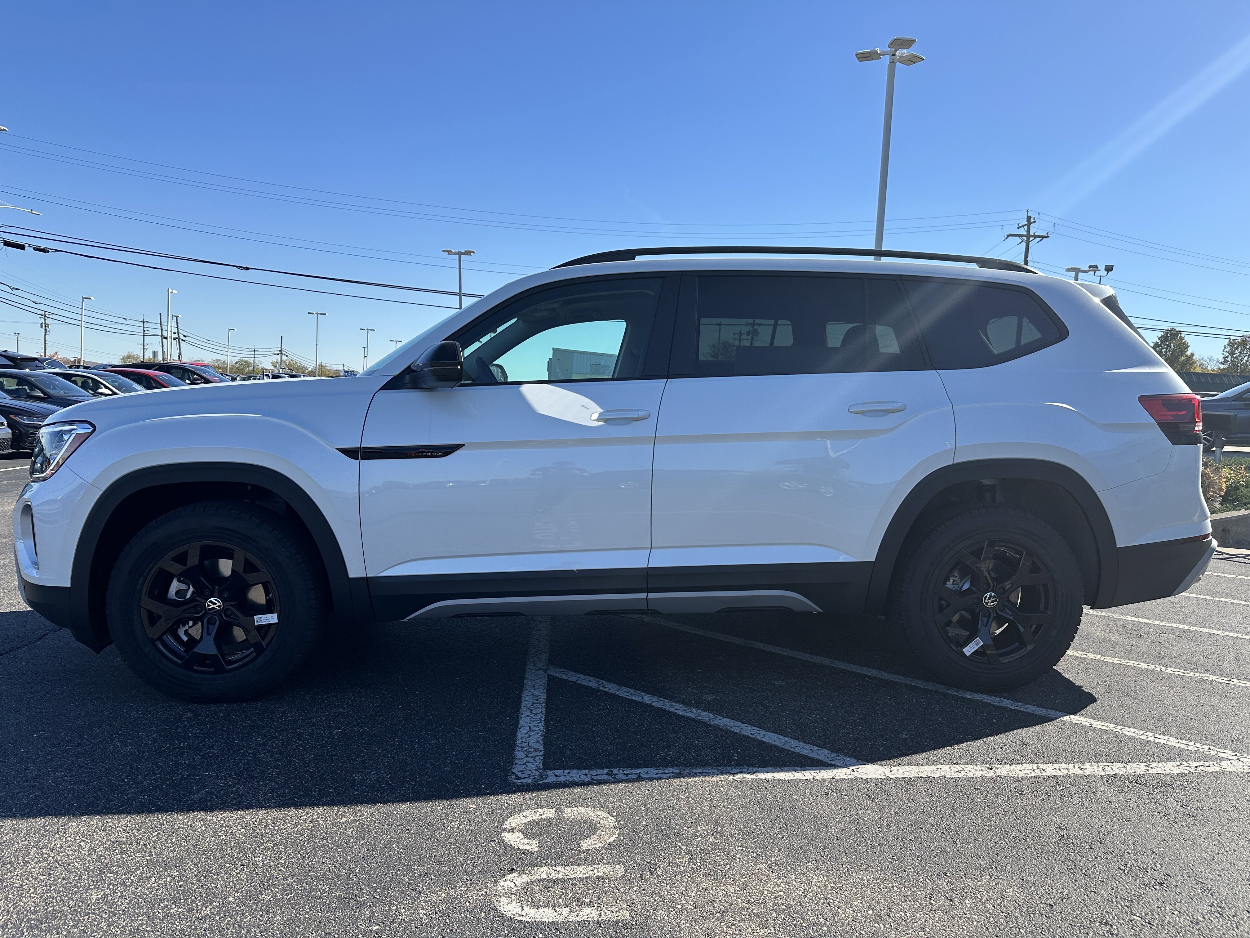 New 2026 Volkswagen Atlas Peak Edition image 4