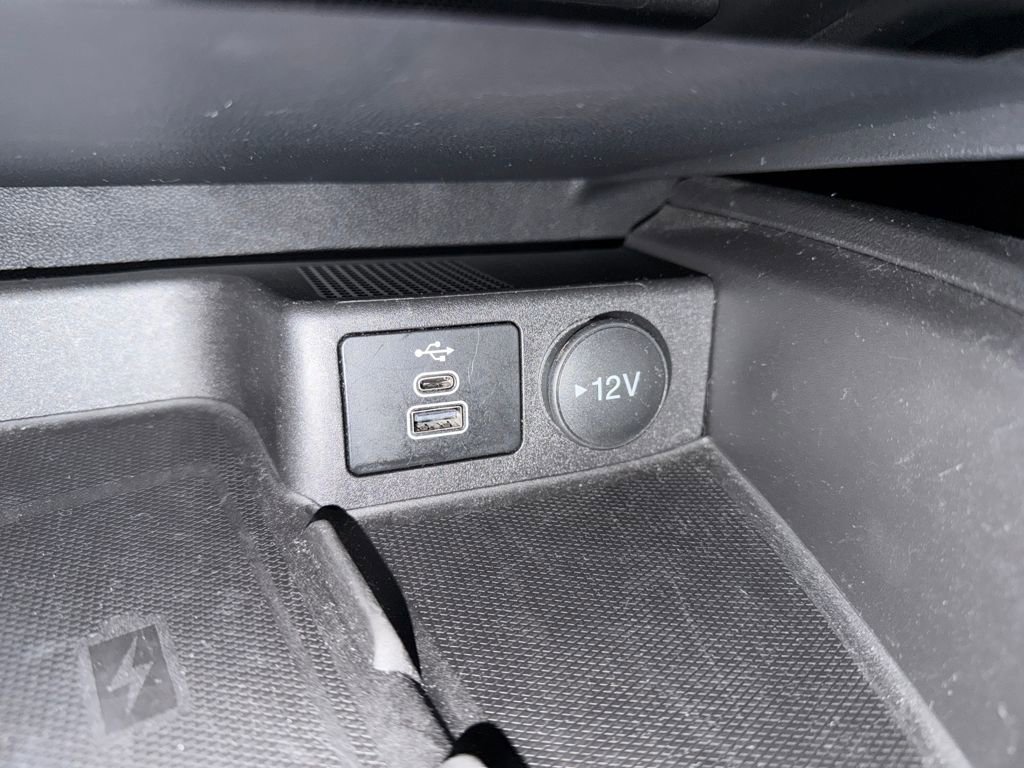 Used 2025 Ford Escape Platinum image 32