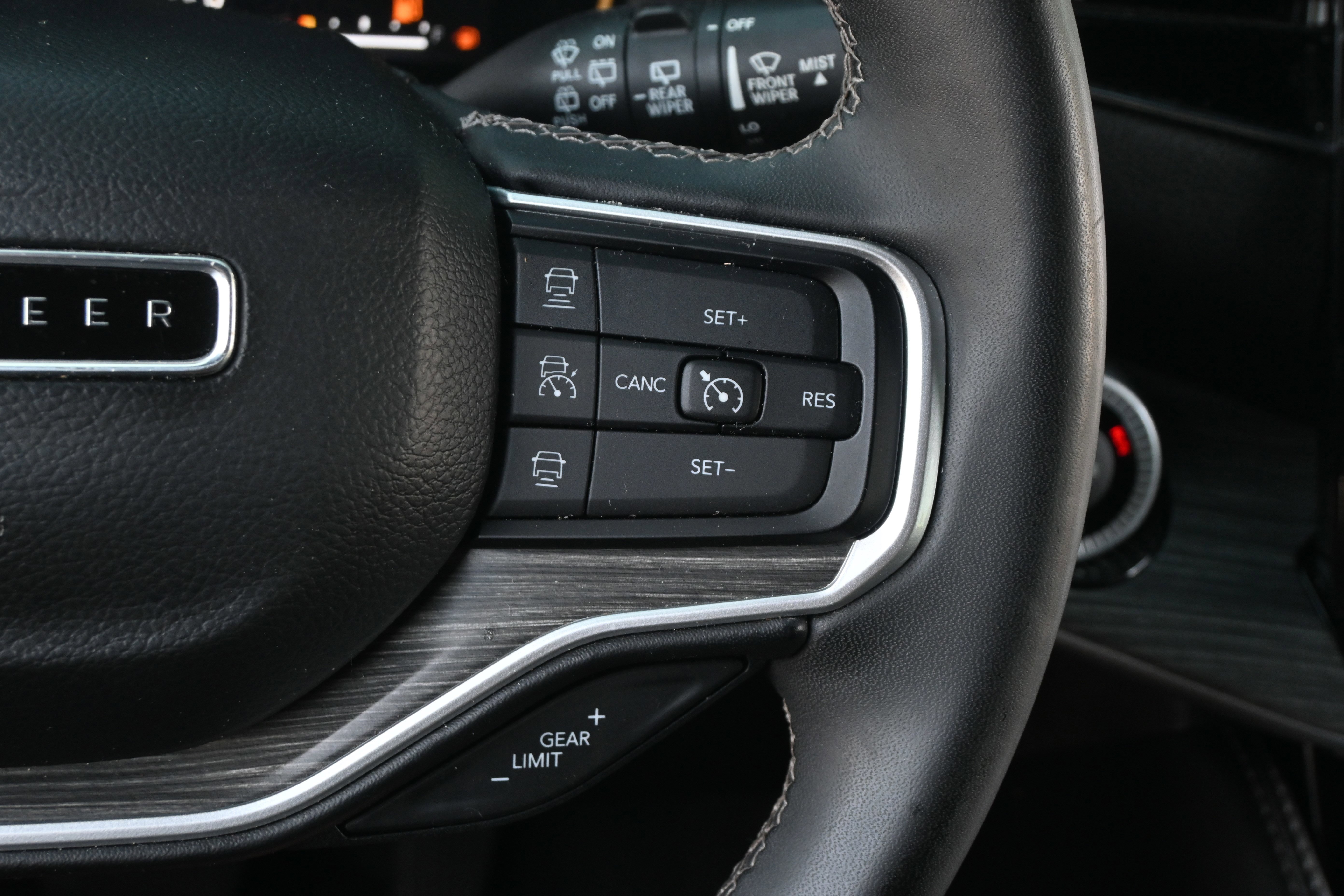 Used 2023 Jeep Wagoneer L Series II RWD image 19