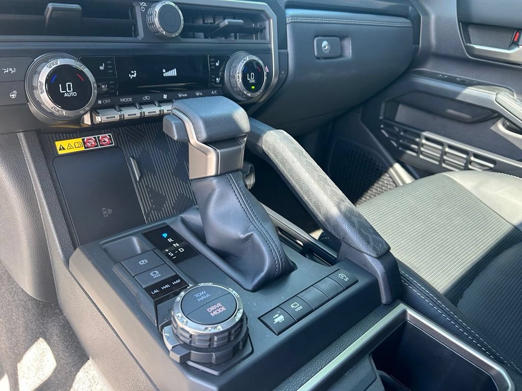Used 2025 Toyota 4Runner Limited w/ Tow Technology Package AWD/4WD image 25