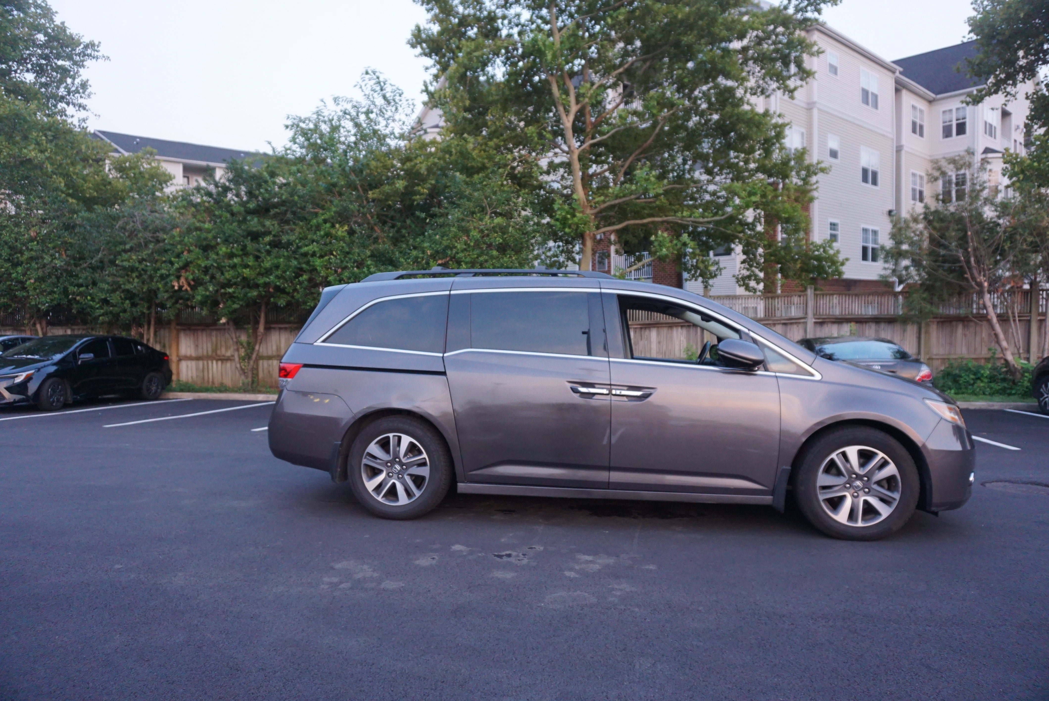 Used 2015 Honda Odyssey Touring image 3