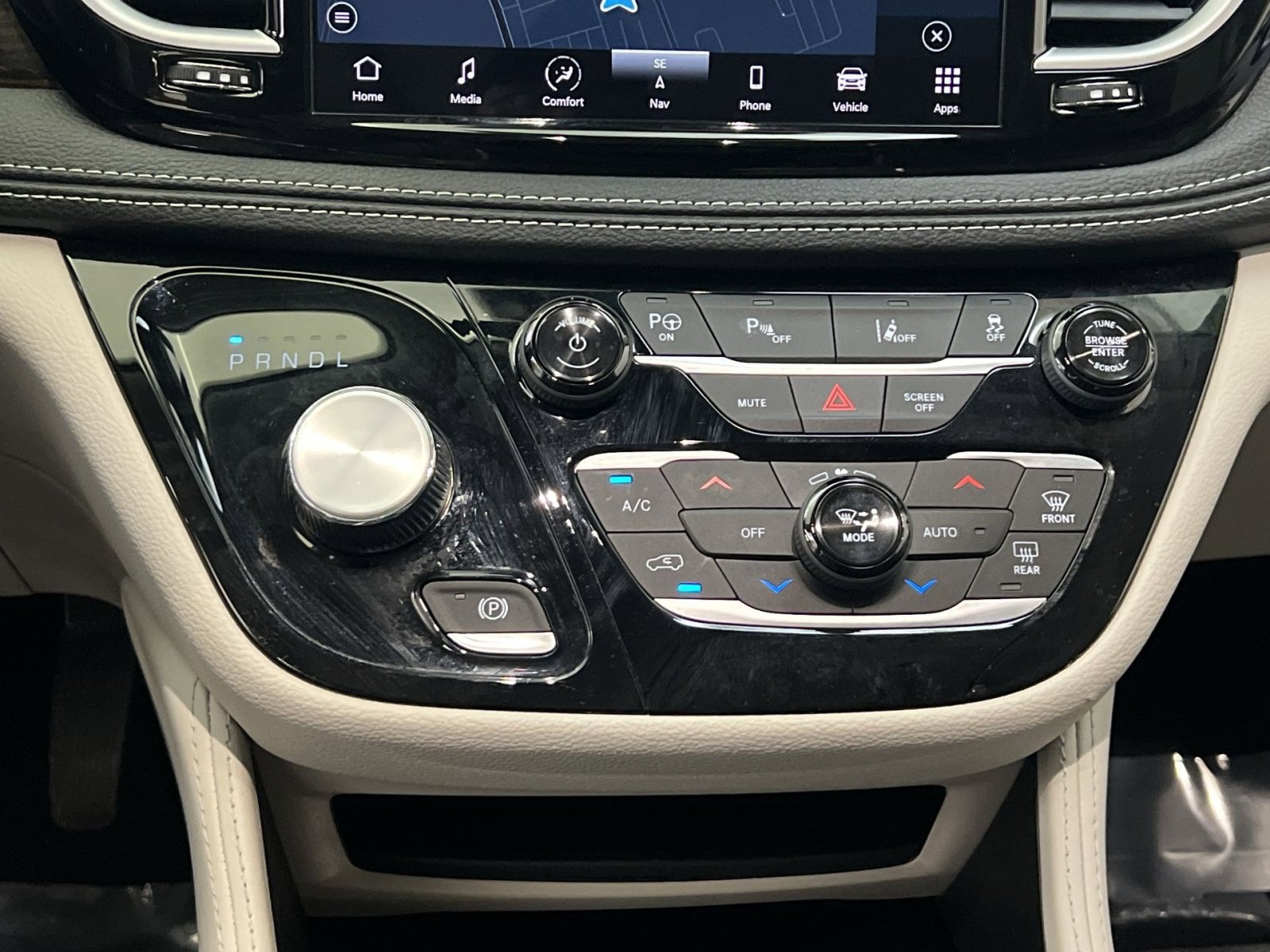 Used 2023 Chrysler Pacifica Limited image 19