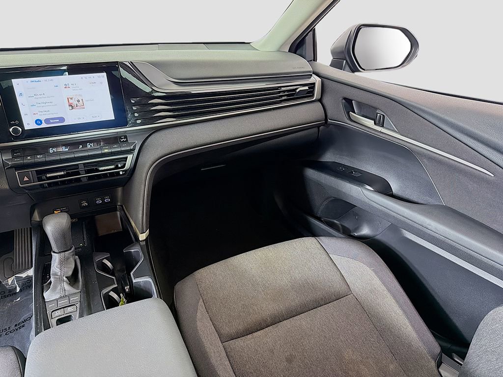 Used 2025 Toyota Camry LE image 18