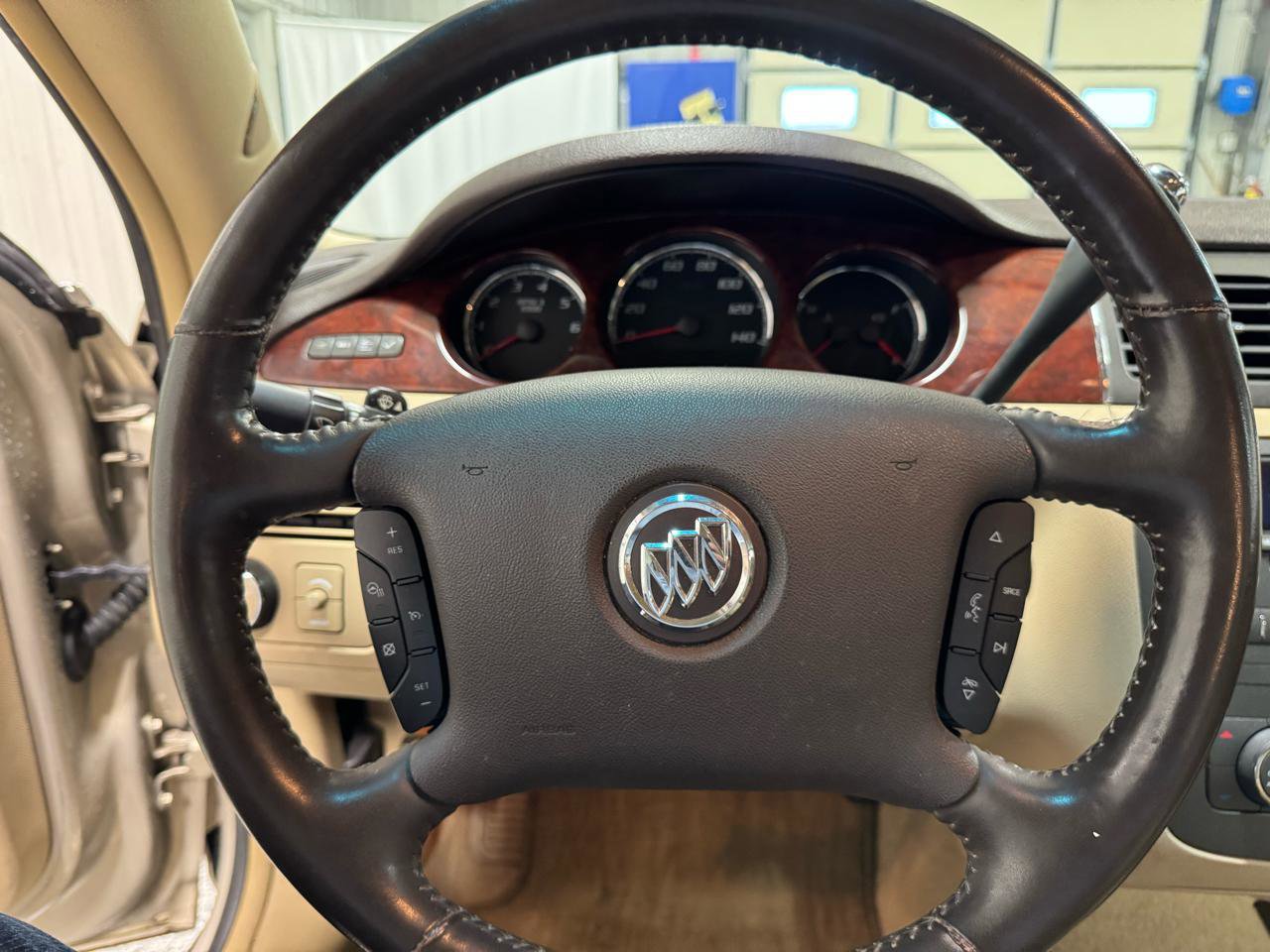 Used 2009 Buick Lucerne CXL FWD image 15