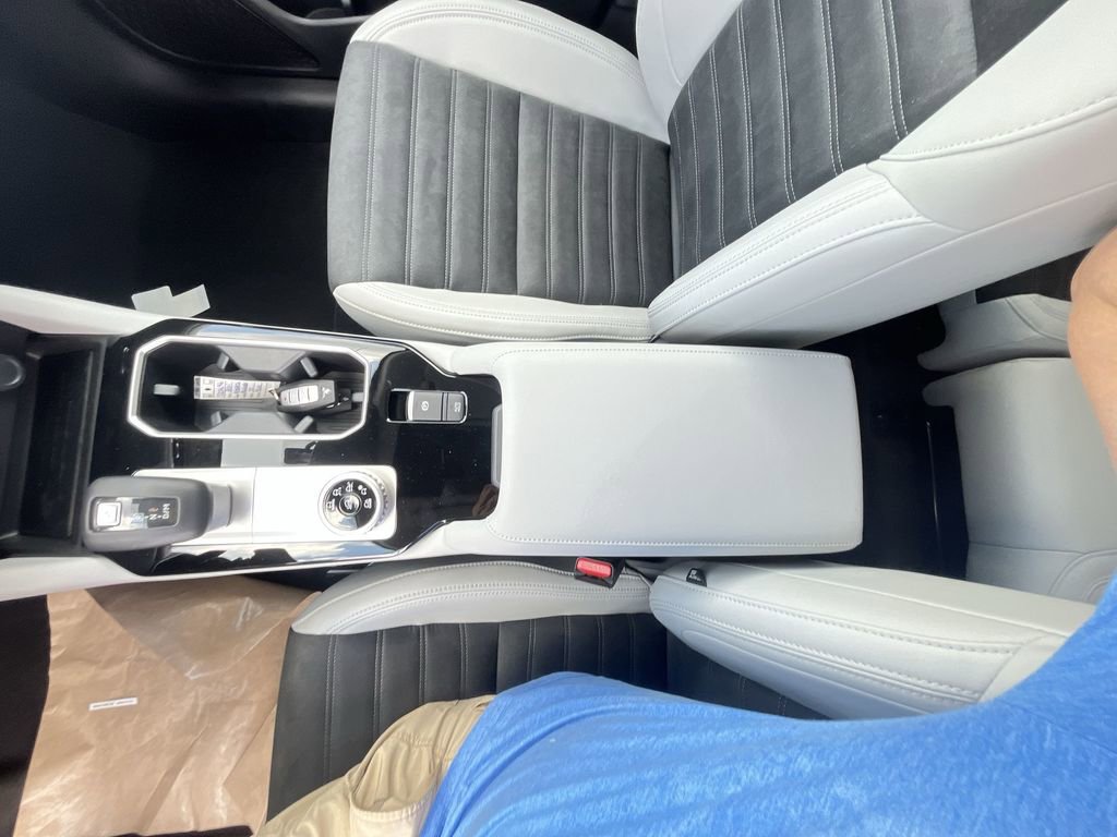 New 2025 Mitsubishi Outlander SE image 21