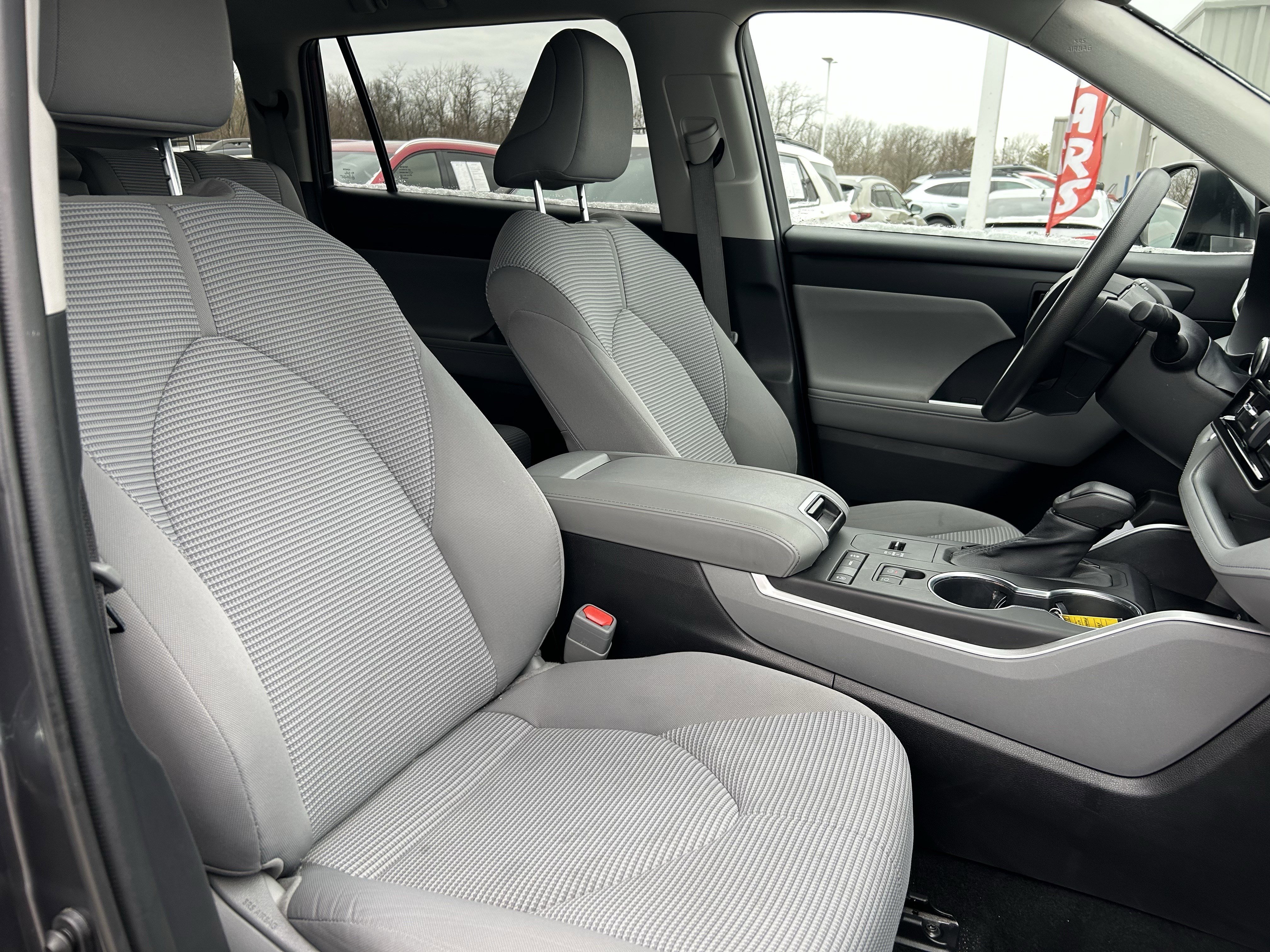 Used 2021 Toyota Highlander L image 26