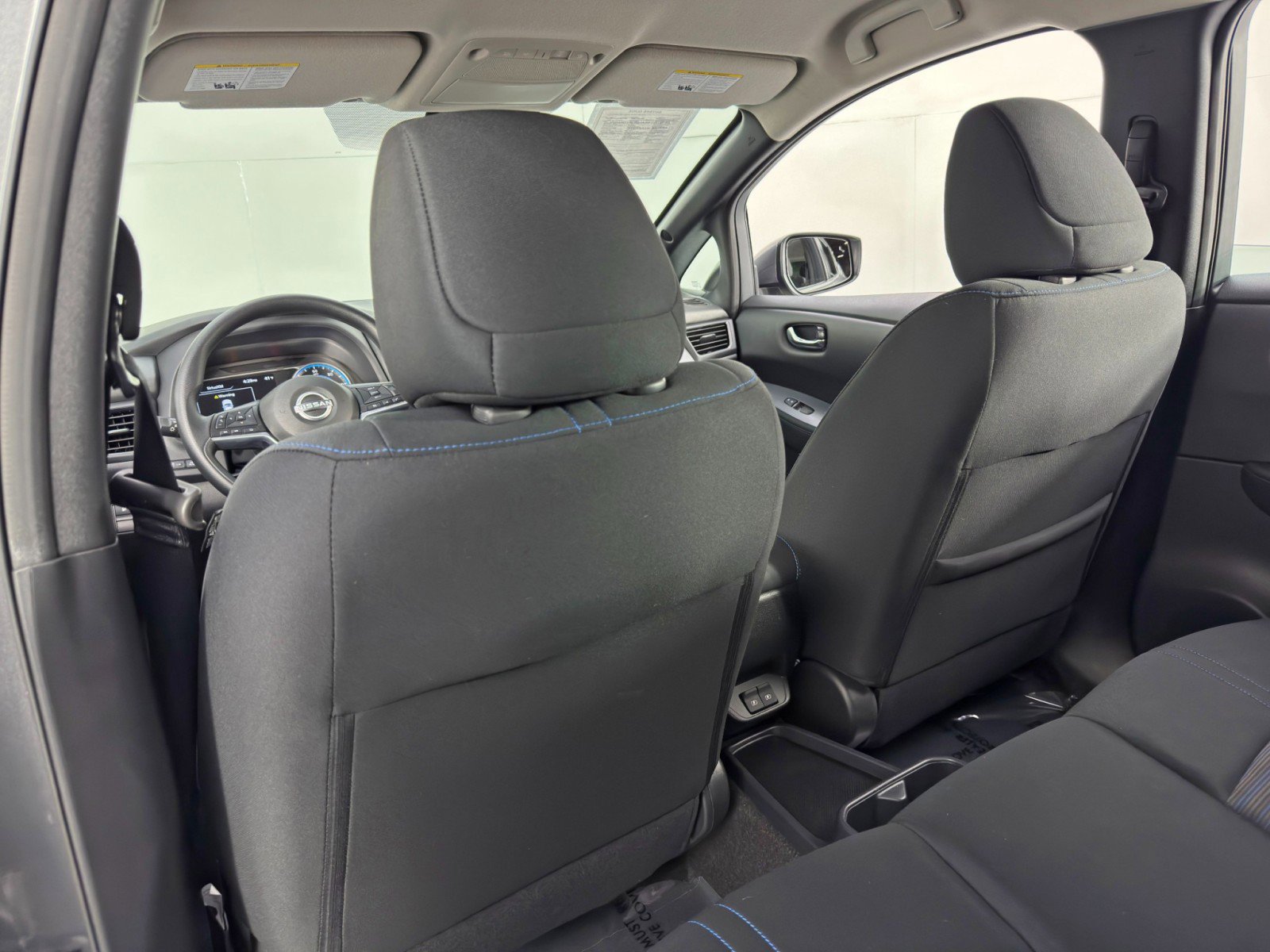 Used 2025 Nissan Leaf S image 27