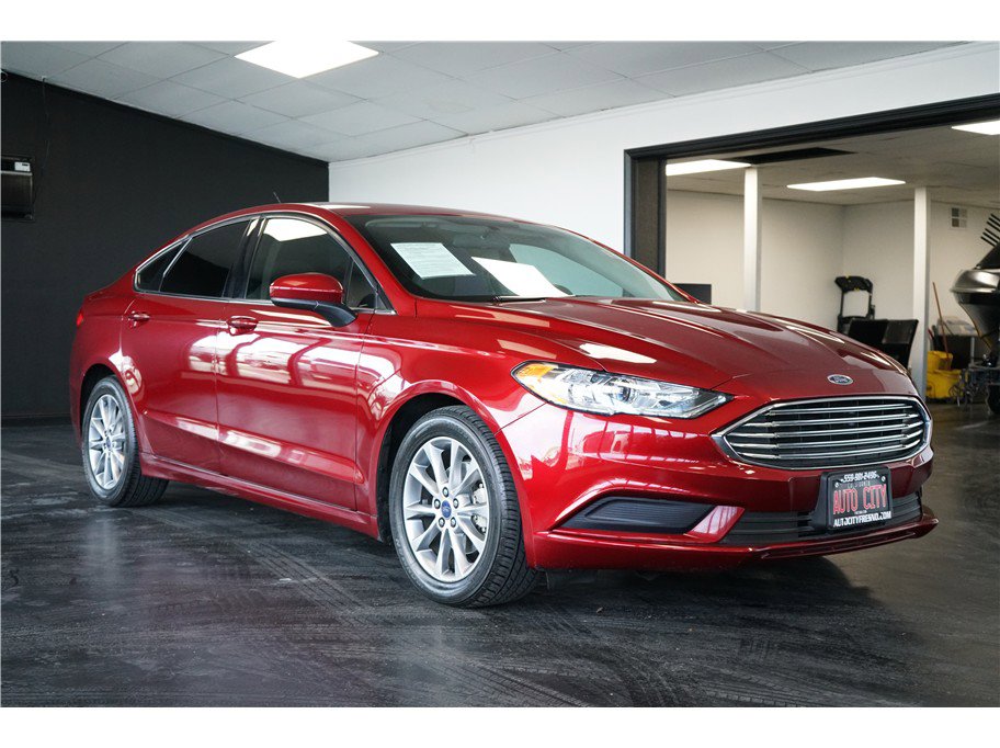 Used 2017 Ford Fusion SE w/ Fusion SE Technology Package FWD image 1