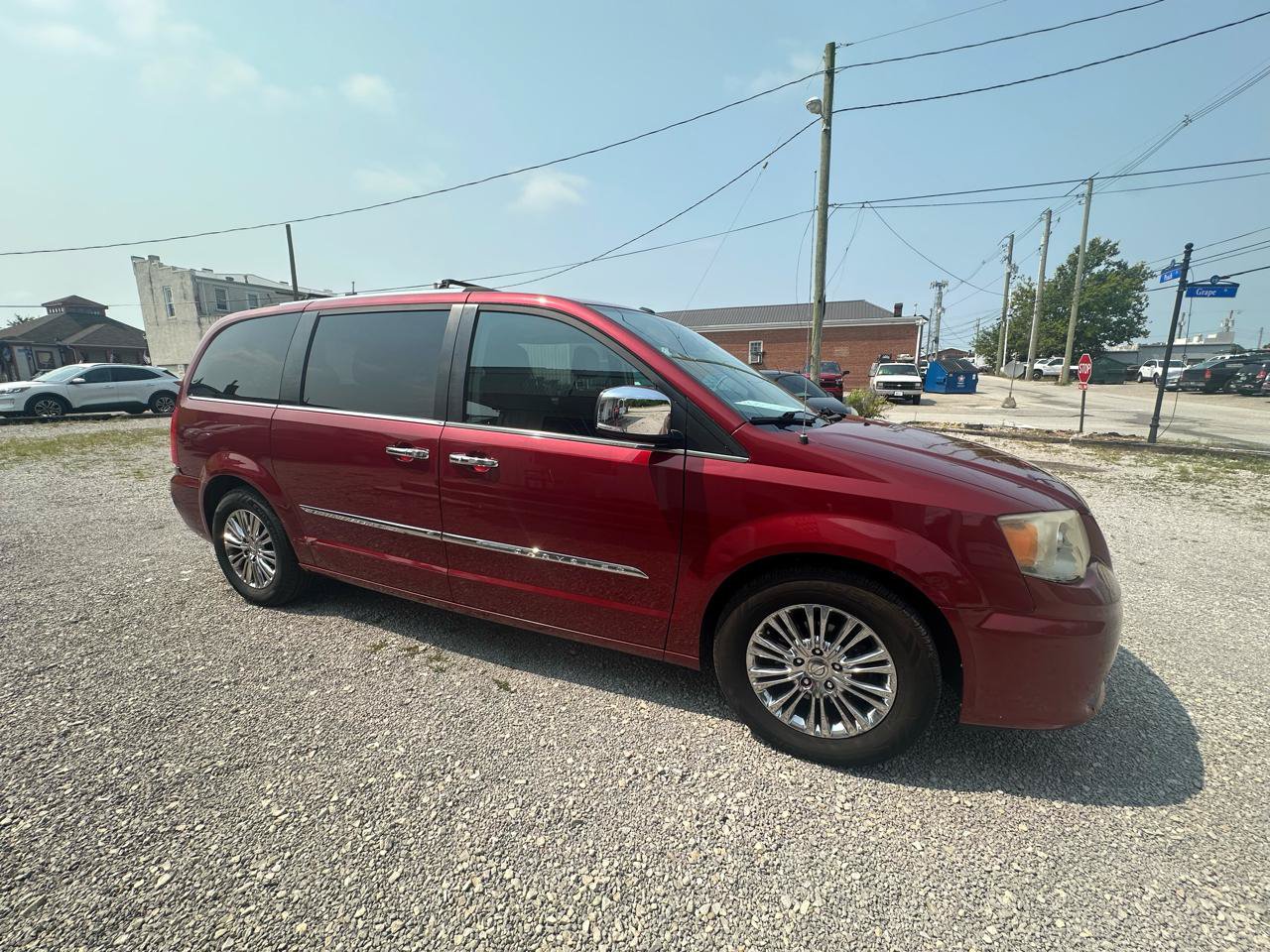 Used 2011 Chrysler Town & Country Limited FWD image 7