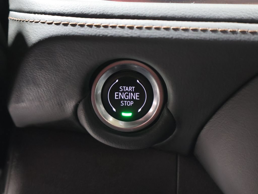 Used 2025 Chevrolet Tahoe High Country AWD/4WD image 31