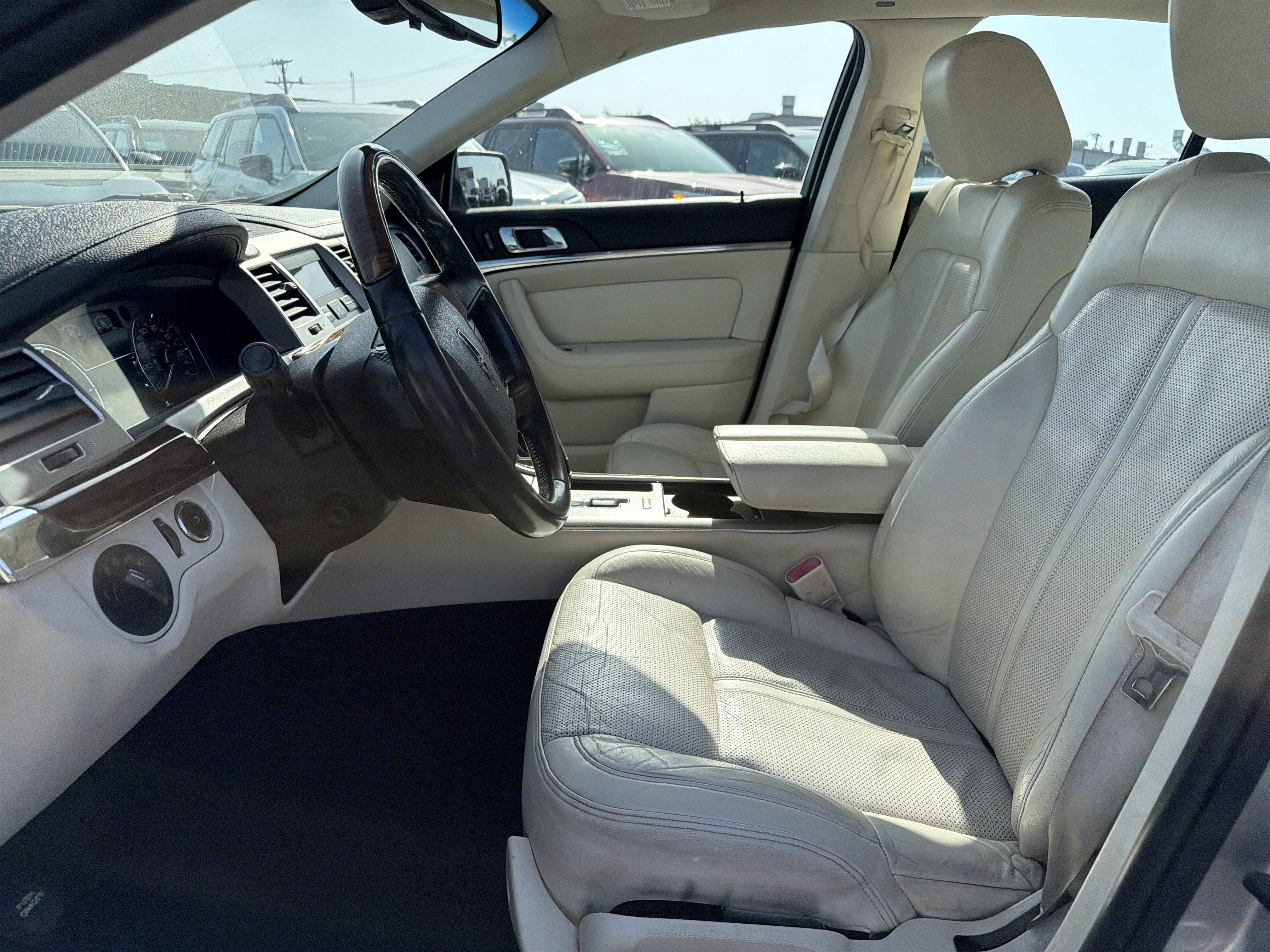 Used 2009 Lincoln MKS FWD image 21