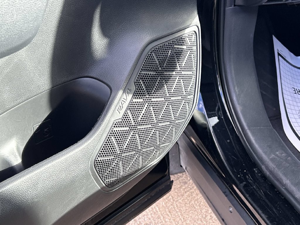 Used 2025 Toyota RAV4 XLE FWD image 28