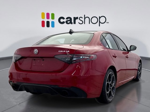 Used 2024 Alfa Romeo Giulia Veloce image 5