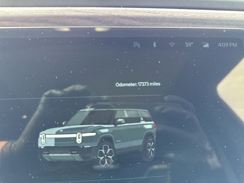 Used 2024 Rivian R1S Adventure AWD/4WD image 16