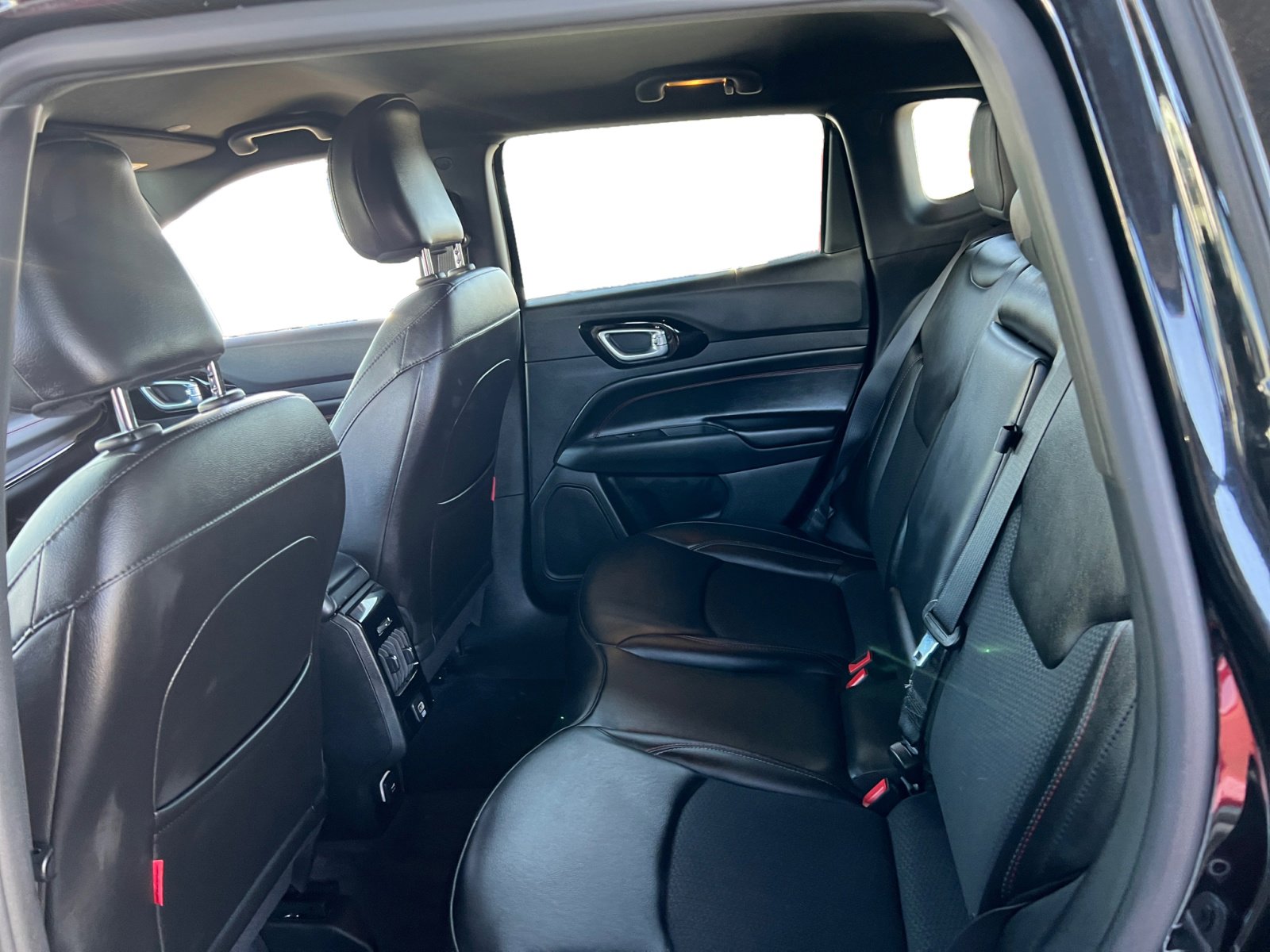 Used 2023 Jeep Compass Trailhawk image 11