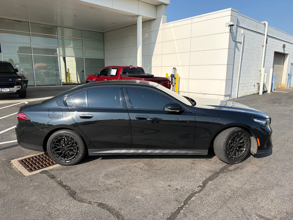 Used 2025 BMW 530i xDrive AWD/4WD image 2