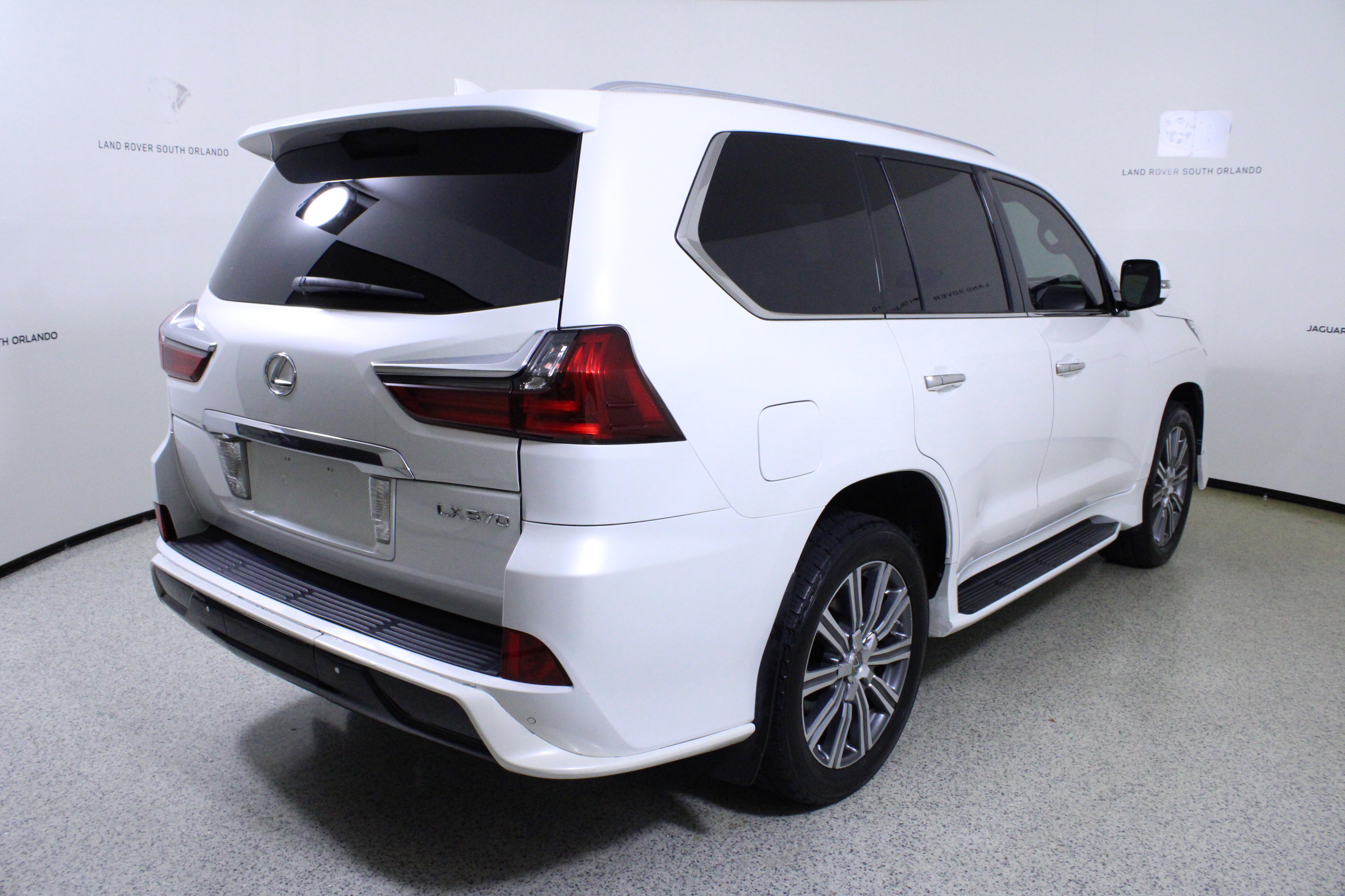 Used 2017 Lexus LX 570 4WD w/ Luxury Package image 7