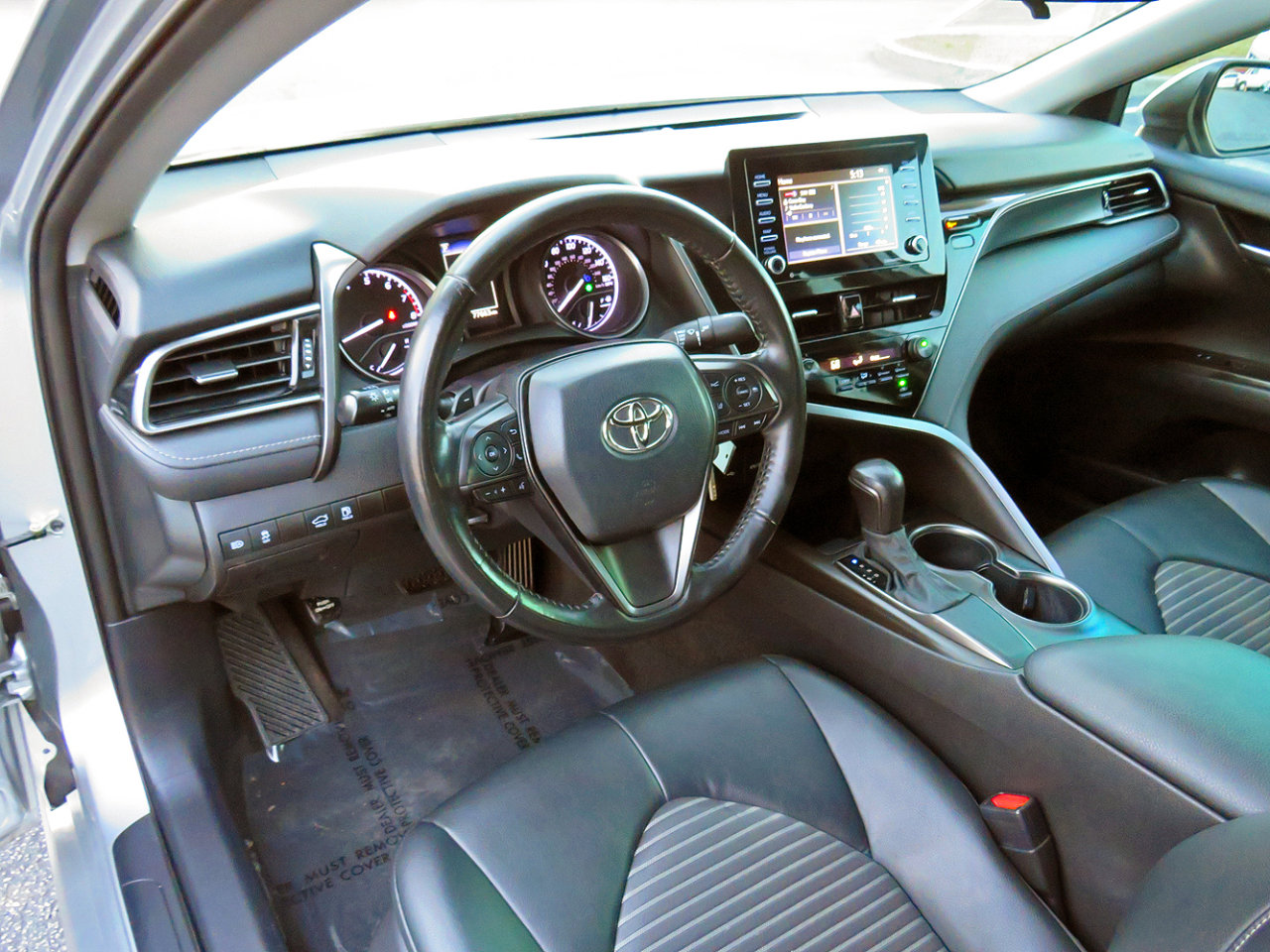 Used 2021 Toyota Camry SE w/ Carpet Mat Package (TMS) image 12