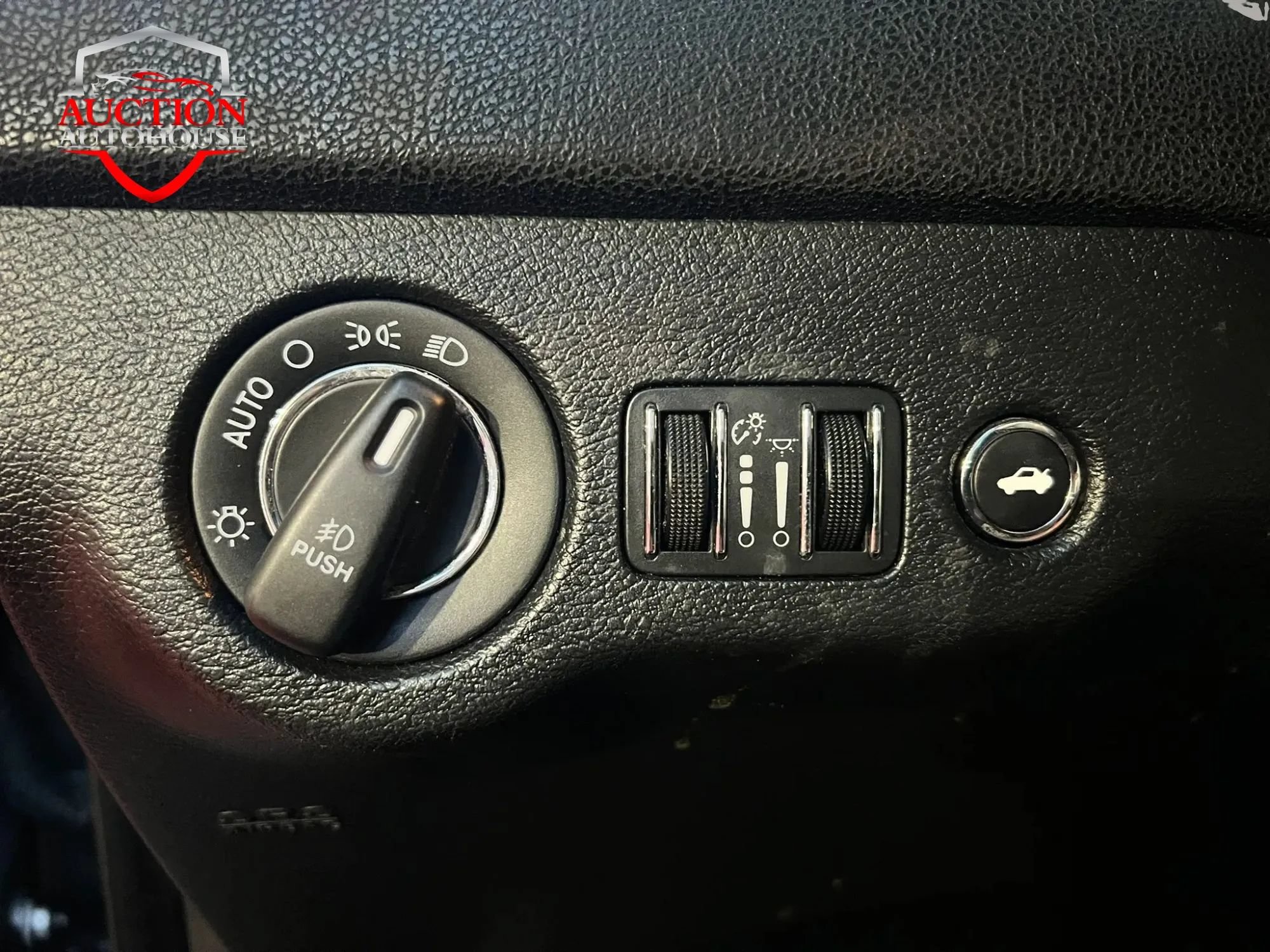 Used 2016 Chrysler 300 Limited RWD image 25