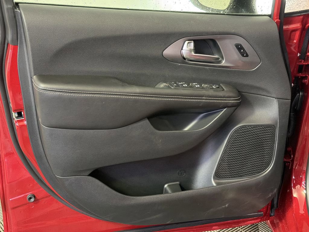 New 2026 Chrysler Pacifica Select FWD image 9
