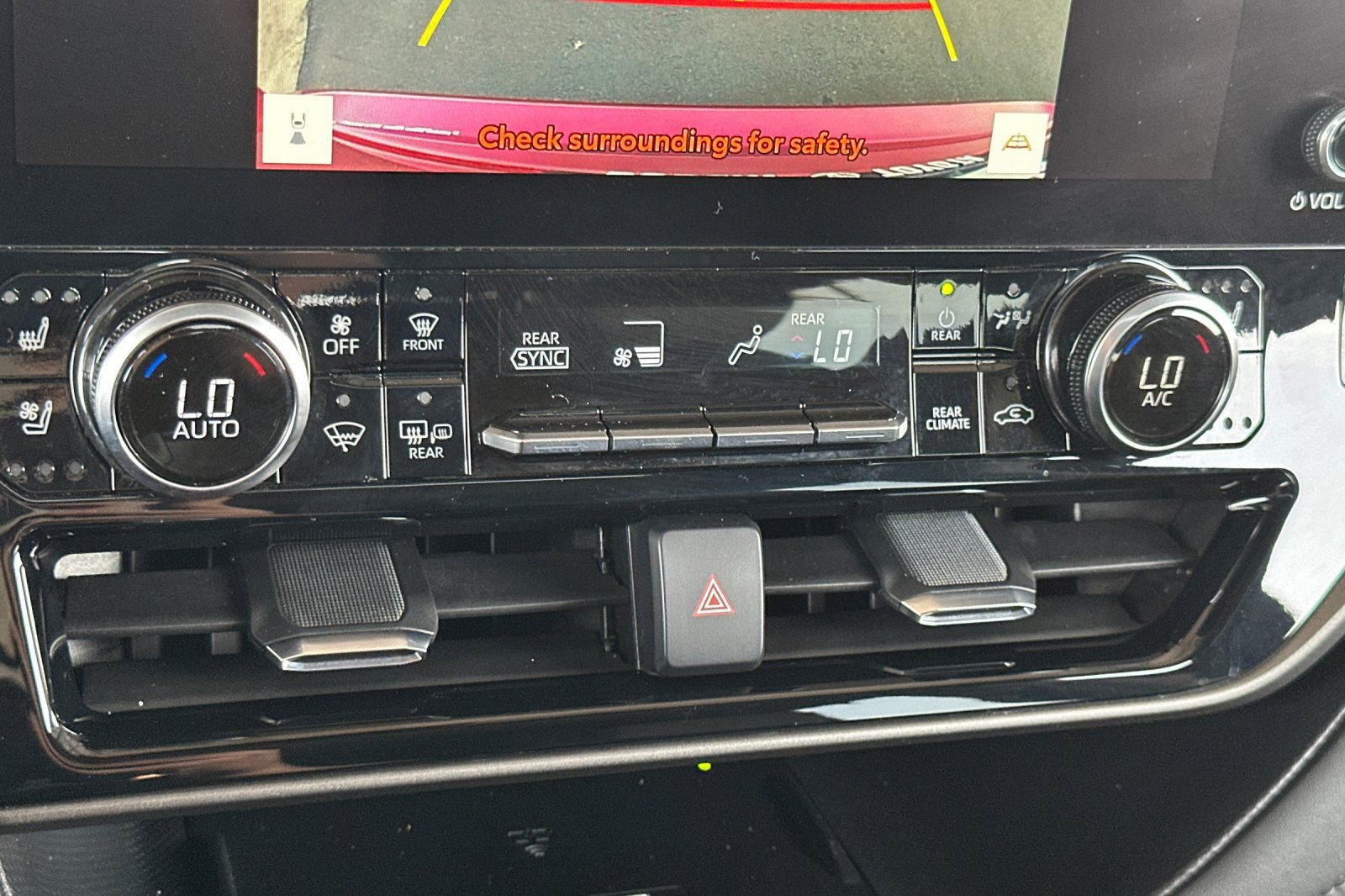 Used 2023 Toyota Highlander Limited image 25