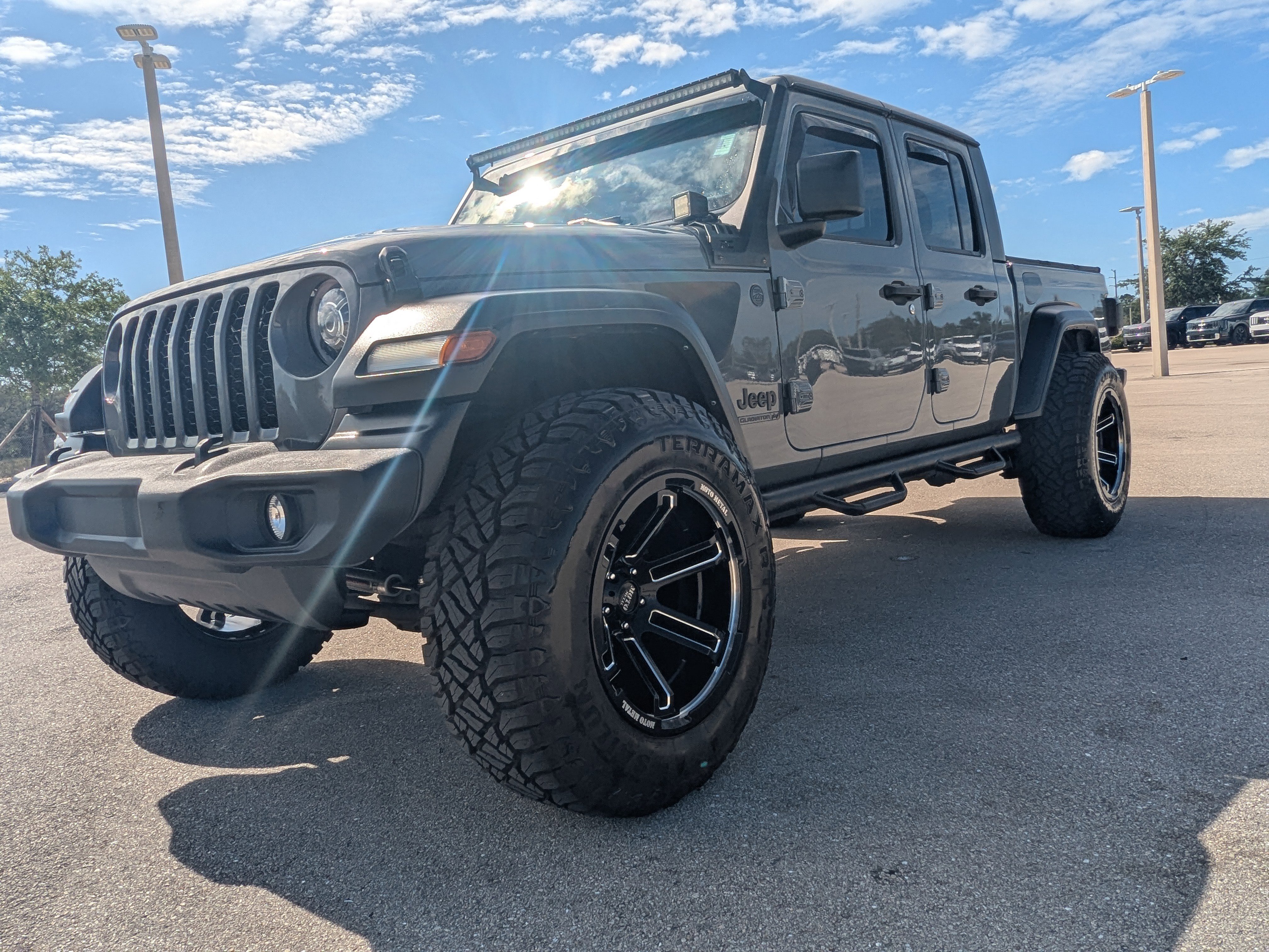 Used 2022 Jeep Gladiator Sport AWD/4WD image 9