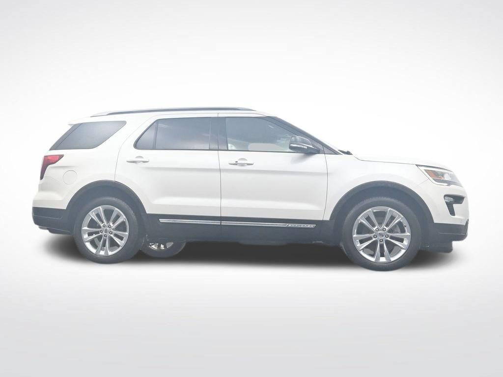Used 2018 Ford Explorer XLT w/ Equipment Group 202A AWD/4WD image 32