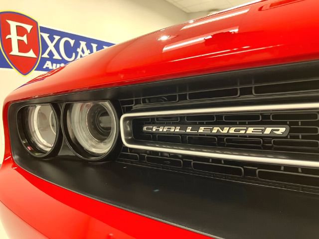 Used 2019 Dodge Challenger SXT image 18