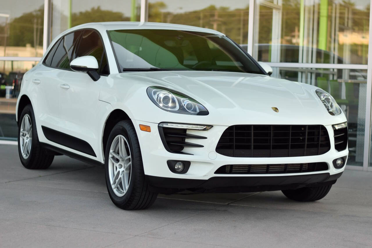 Used 2017 Porsche Macan AWD/4WD image 2
