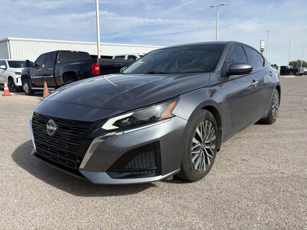 Used 2023 Nissan Altima 2.5 SV w/ SV Premium Package FWD image 1