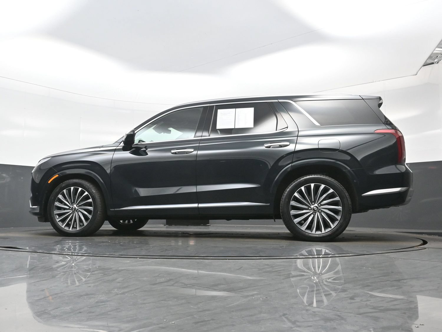 Certified 2023 Hyundai Palisade Calligraphy w/ Cargo Package AWD/4WD image 30