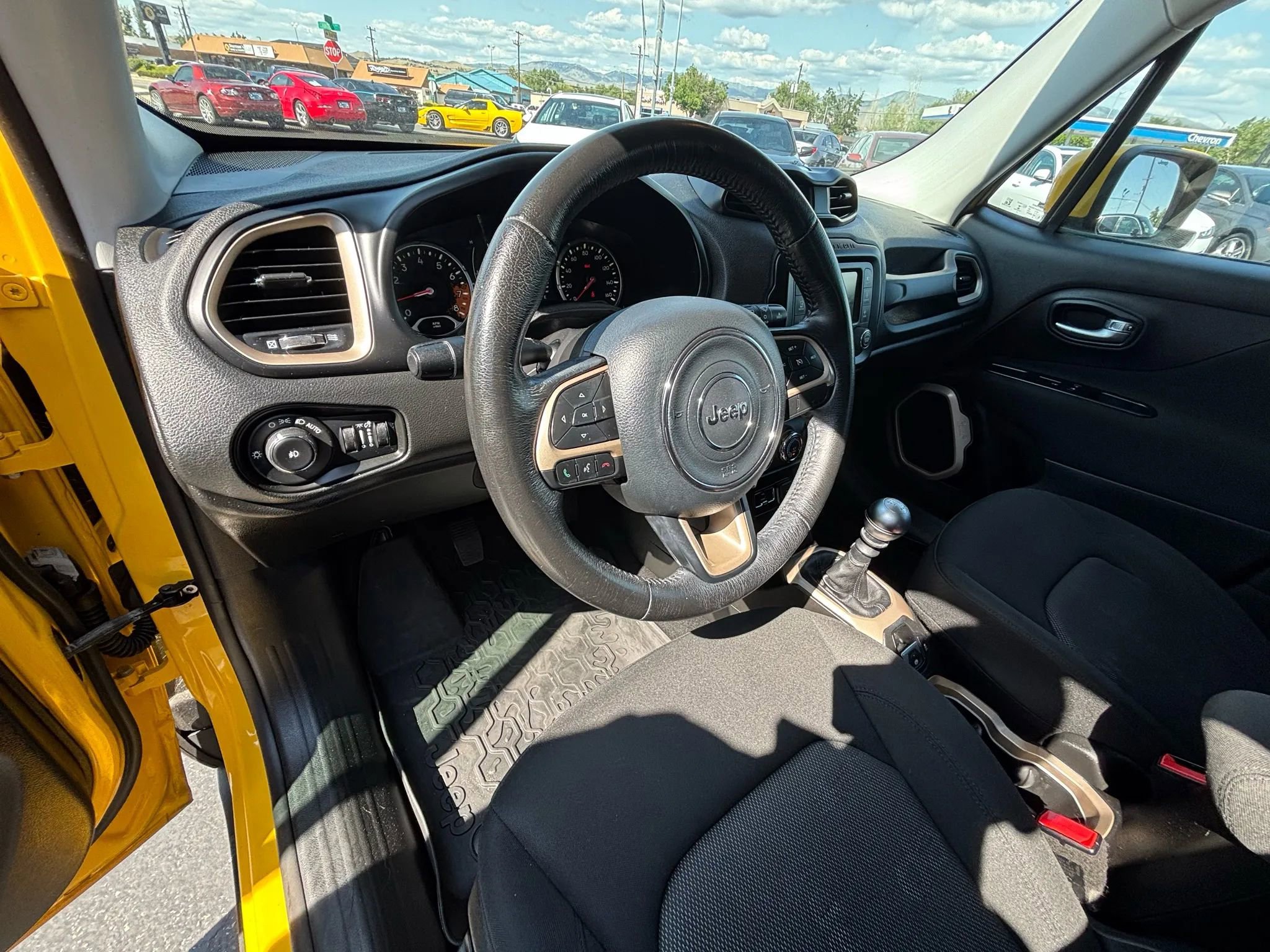 Used 2015 Jeep Renegade Latitude image 6