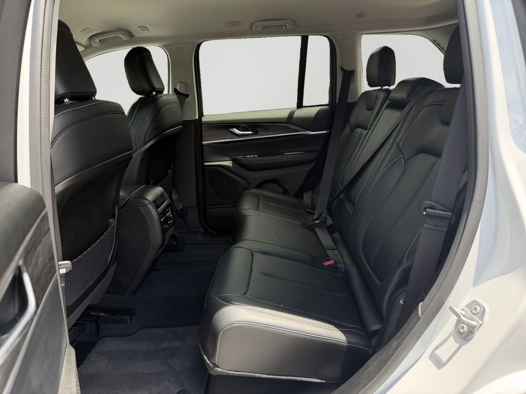 Used 2023 Jeep Grand Cherokee Limited AWD/4WD image 15