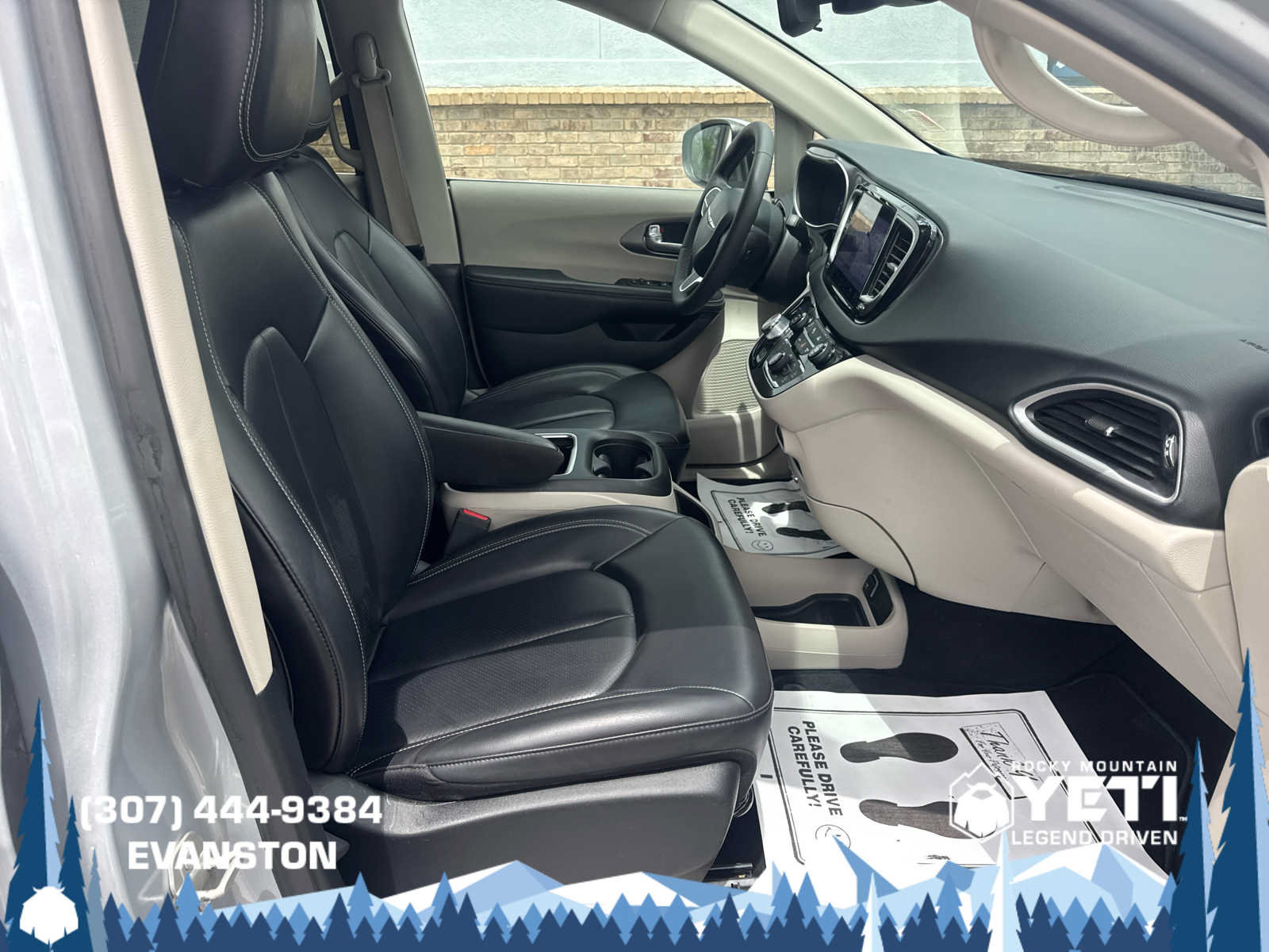 Used 2023 Chrysler Pacifica Touring-L FWD image 10