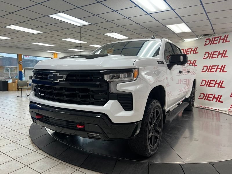 Used 2024 Chevrolet Silverado 1500 LT Trail Boss w/ LT Trail Boss Premium Package AWD/4WD image 3