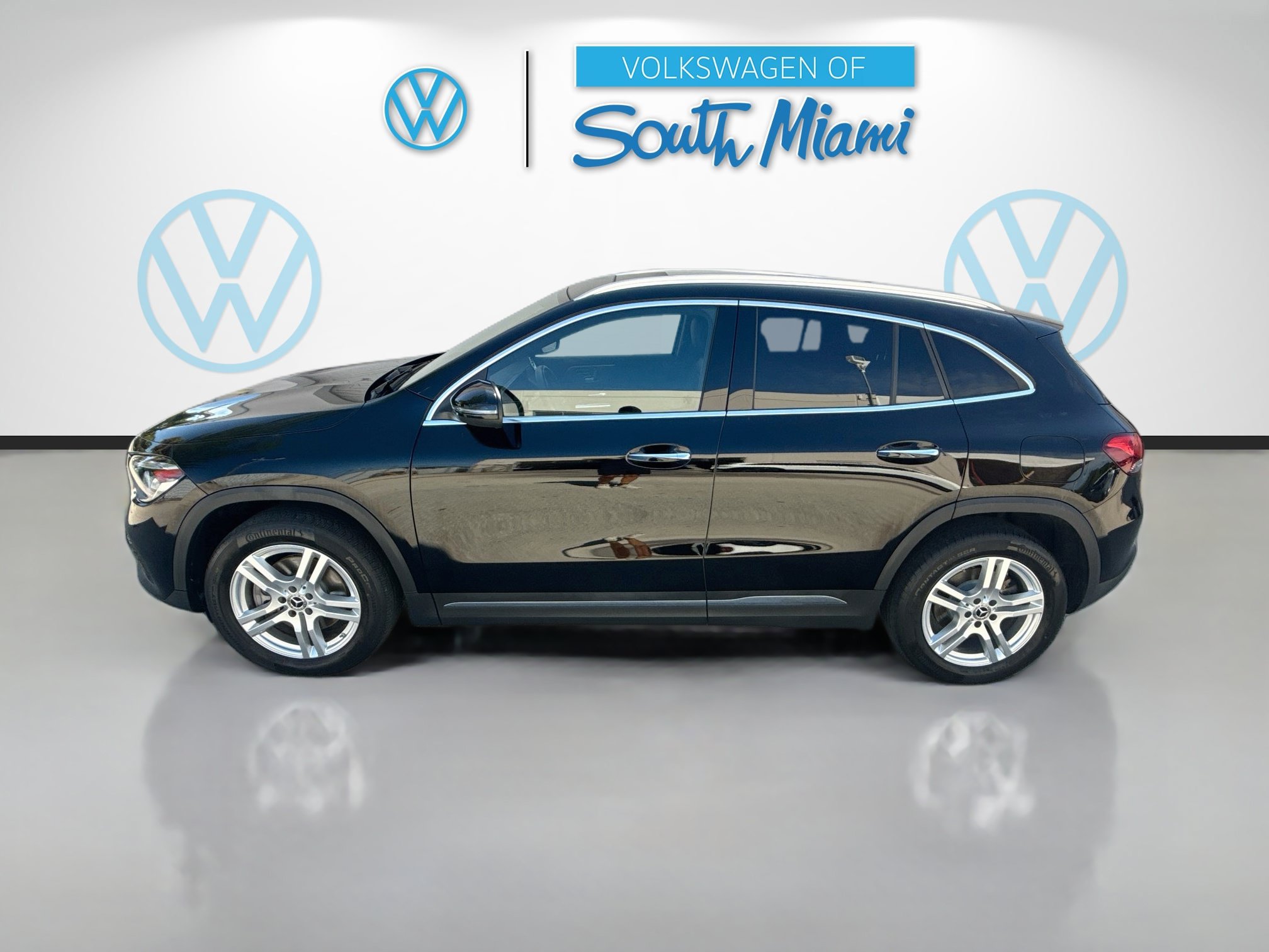 Used 2021 Mercedes-Benz GLA 250 4MATIC w/ Premium Package image 4