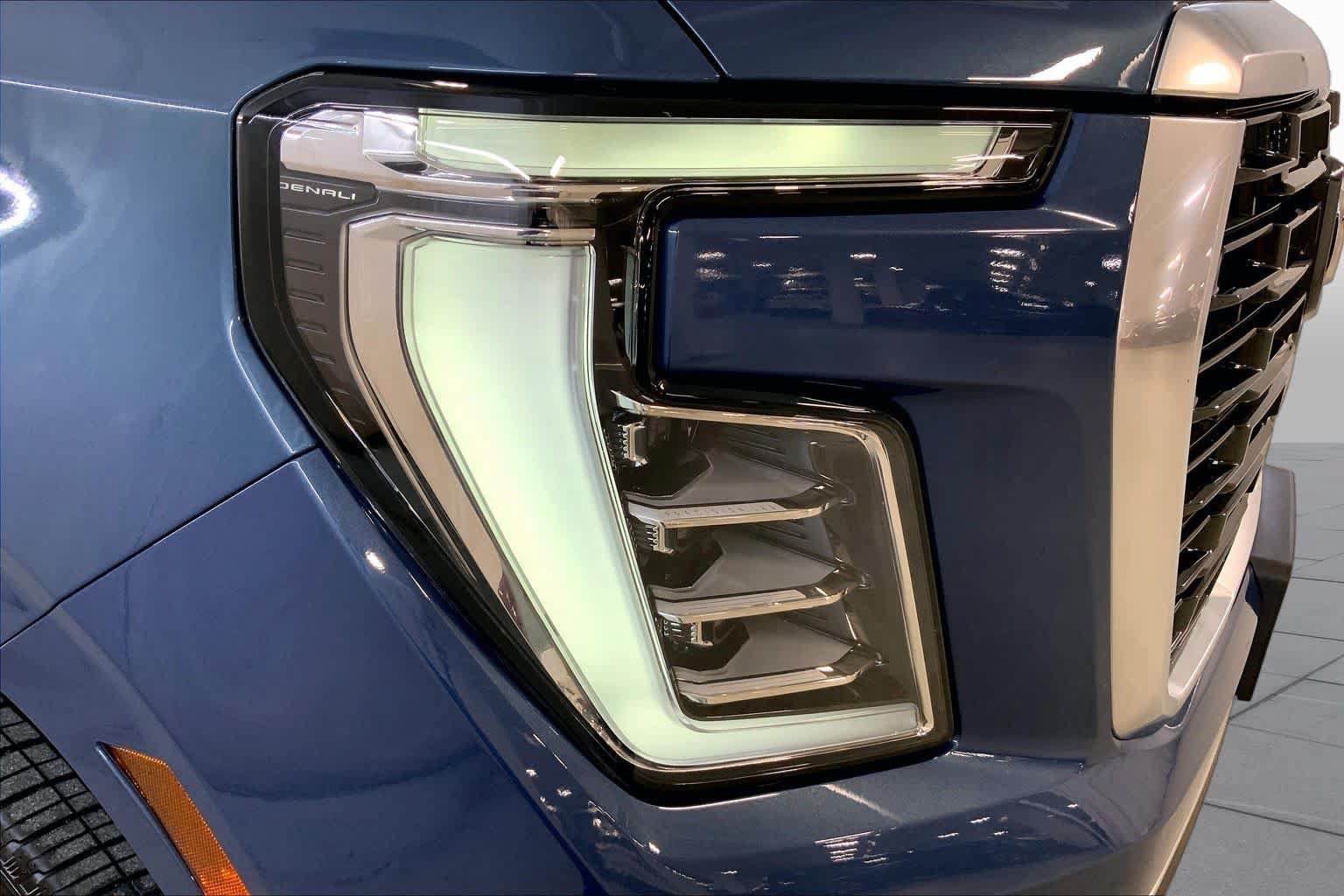 Used 2025 GMC Yukon XL Denali w/ Sun & Power Step Package AWD/4WD image 27