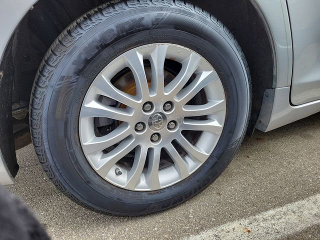 Used 2015 Toyota Sienna XLE w/ XLE Navigation Package image 6