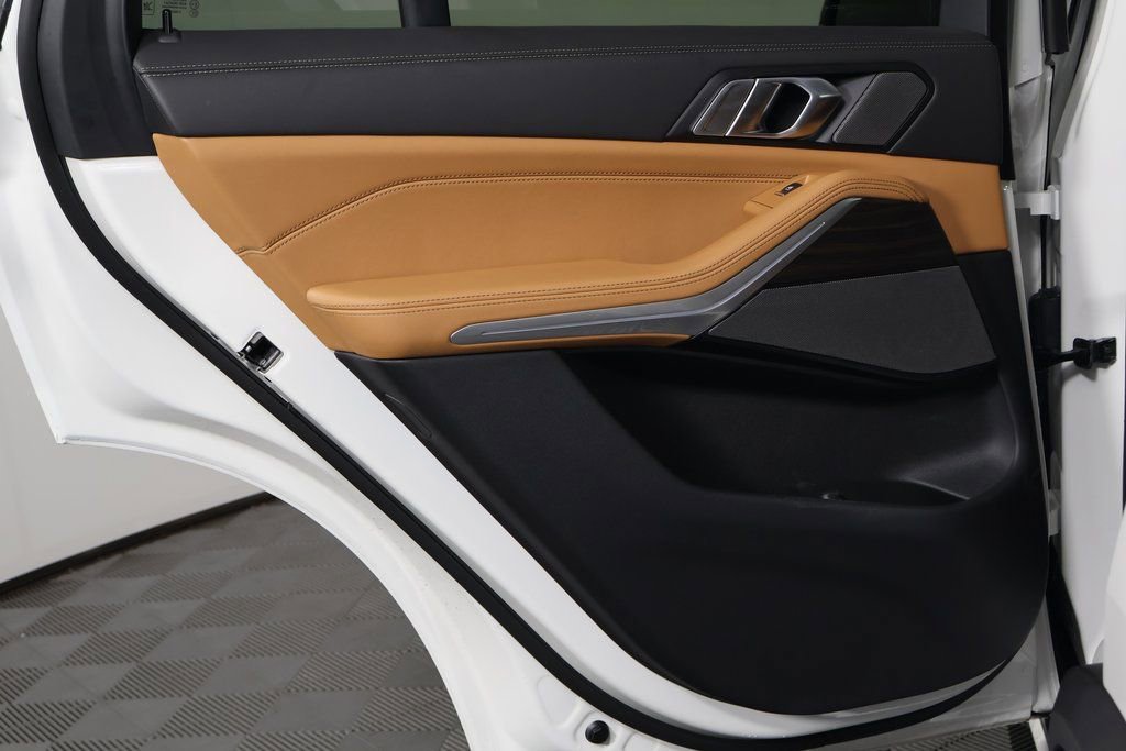 Used 2026 BMW X5 xDrive40i w/ Premium Package image 13