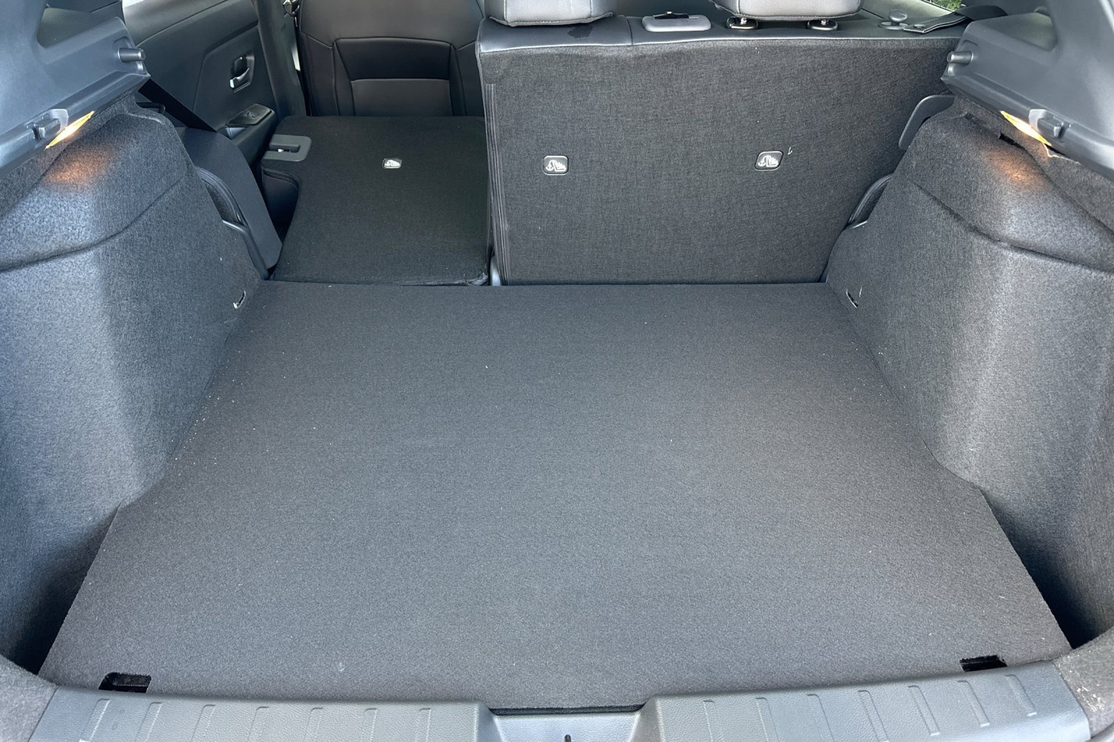 New 2026 Nissan Kicks SR w/ Cold Weather Package image 12