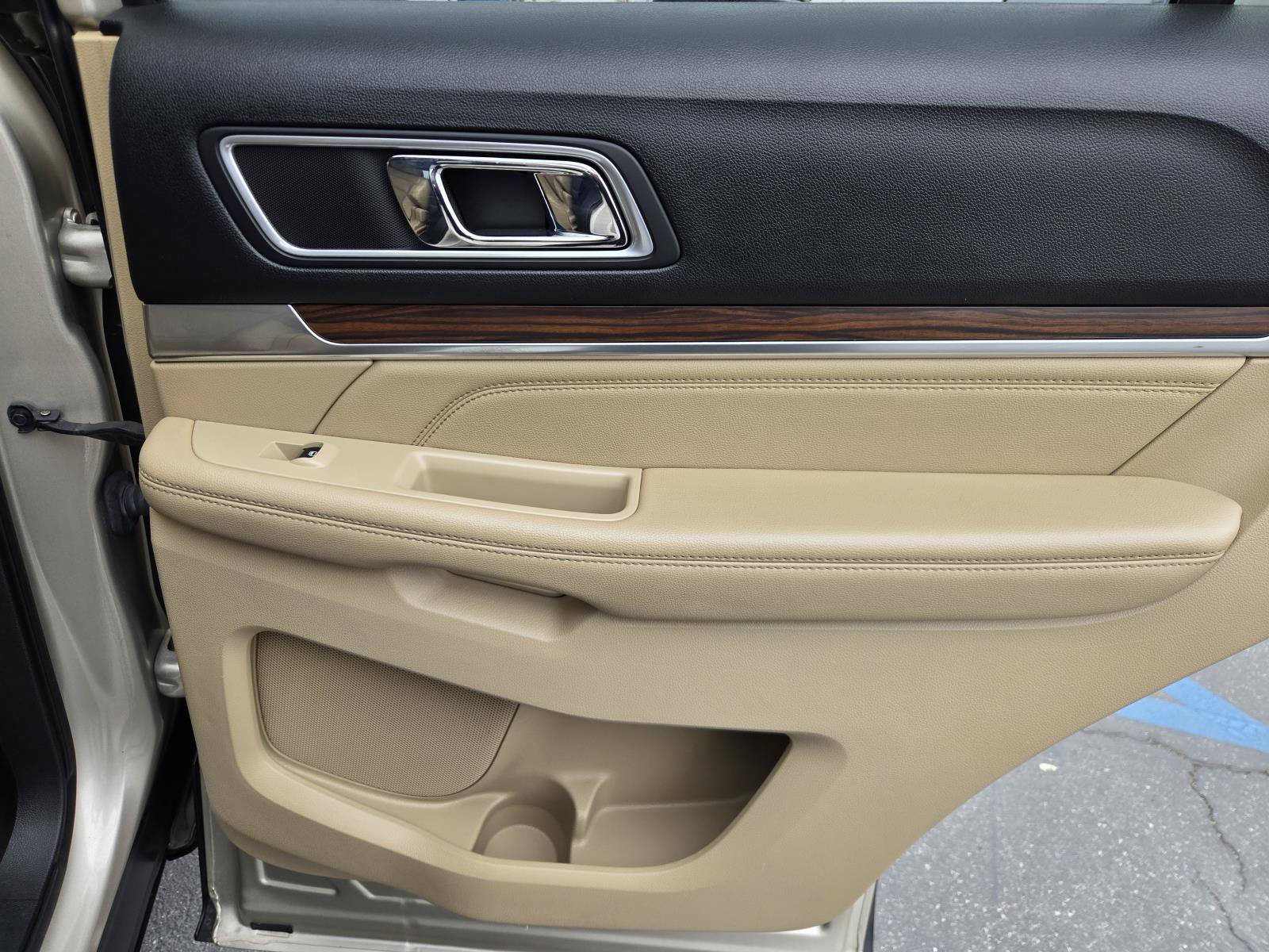 Used 2017 Ford Explorer Limited FWD image 29
