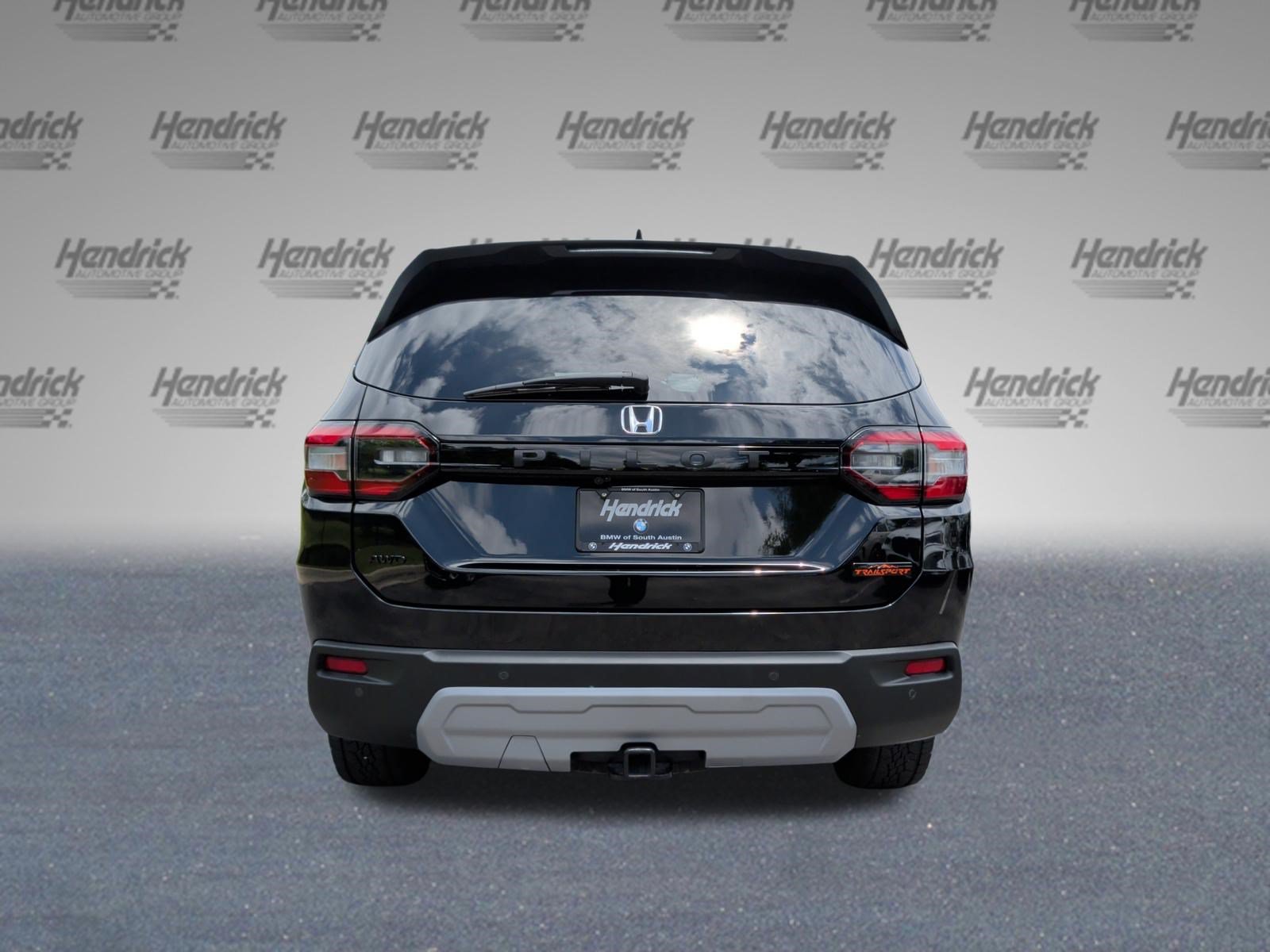 Used 2025 Honda Pilot TrailSport image 8